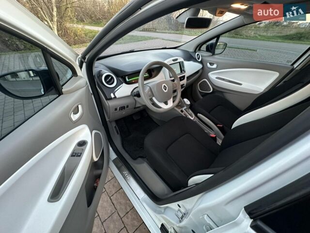 Белый Рено Зое, объемом двигателя 0 л и пробегом 99 тыс. км за 6700 $, фото 14 на Automoto.ua