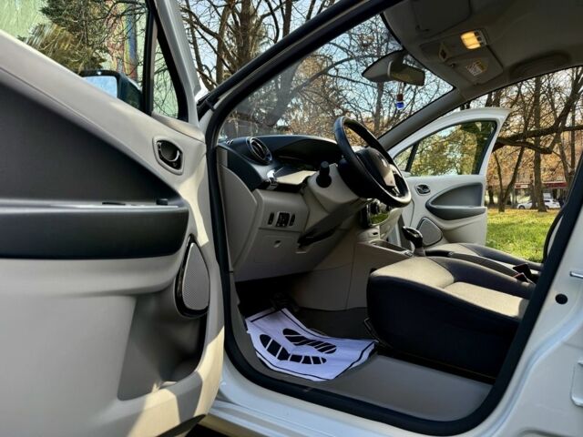 Білий Рено Зое, об'ємом двигуна 0 л та пробігом 68 тис. км за 6965 $, фото 12 на Automoto.ua