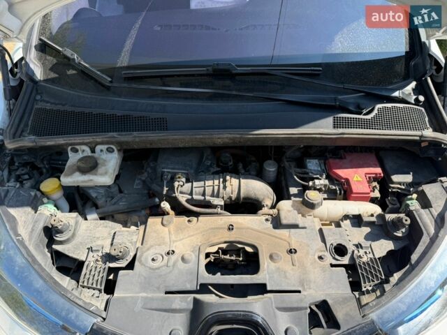 Білий Рено Зое, об'ємом двигуна 0 л та пробігом 134 тис. км за 7300 $, фото 9 на Automoto.ua