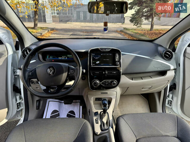 Білий Рено Зое, об'ємом двигуна 0 л та пробігом 68 тис. км за 6976 $, фото 20 на Automoto.ua