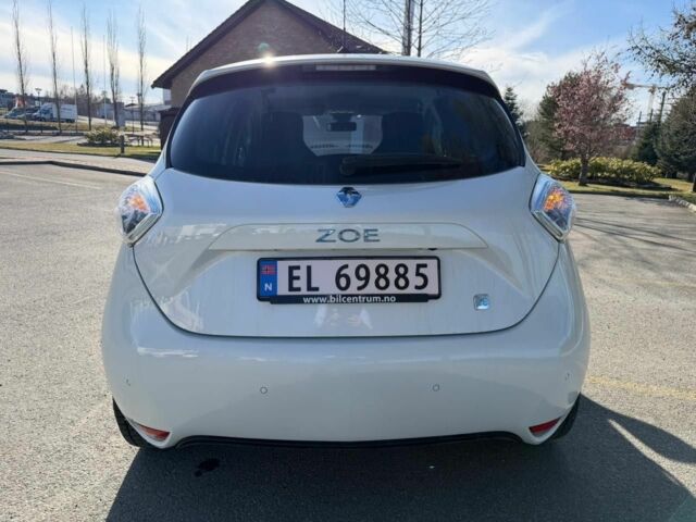 Белый Рено Зое, объемом двигателя 0 л и пробегом 82 тыс. км за 7400 $, фото 5 на Automoto.ua