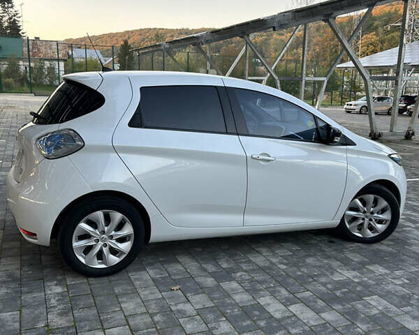 Білий Рено Зое, об'ємом двигуна 0 л та пробігом 97 тис. км за 7990 $, фото 7 на Automoto.ua