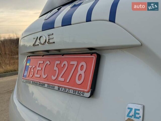 Белый Рено Зое, объемом двигателя 0 л и пробегом 85 тыс. км за 6900 $, фото 25 на Automoto.ua