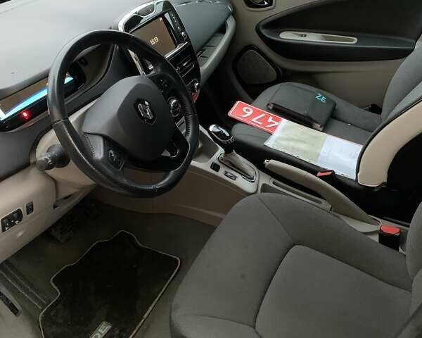 Білий Рено Зое, об'ємом двигуна 0 л та пробігом 68 тис. км за 5800 $, фото 19 на Automoto.ua