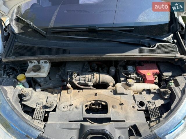 Белый Рено Зое, объемом двигателя 0 л и пробегом 134 тыс. км за 7200 $, фото 9 на Automoto.ua