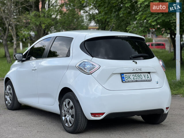 Белый Рено Зое, объемом двигателя 0 л и пробегом 82 тыс. км за 6650 $, фото 19 на Automoto.ua