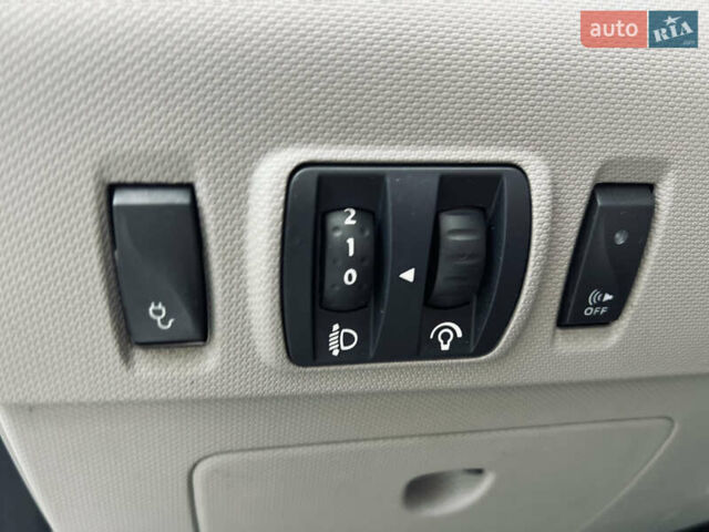 Білий Рено Зое, об'ємом двигуна 0 л та пробігом 160 тис. км за 7500 $, фото 40 на Automoto.ua