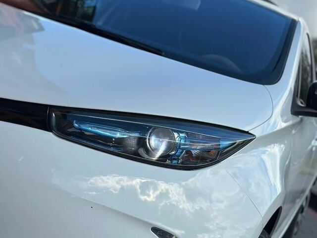 Белый Рено Зое, объемом двигателя 0 л и пробегом 111 тыс. км за 6500 $, фото 18 на Automoto.ua