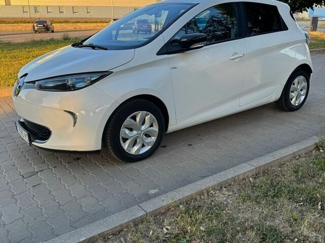 Белый Рено Зое, объемом двигателя 0 л и пробегом 119 тыс. км за 6900 $, фото 3 на Automoto.ua
