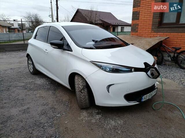 Белый Рено Зое, объемом двигателя 0 л и пробегом 240 тыс. км за 5999 $, фото 16 на Automoto.ua
