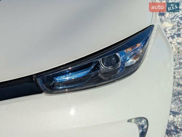 Белый Рено Зое, объемом двигателя 0 л и пробегом 86 тыс. км за 6900 $, фото 36 на Automoto.ua