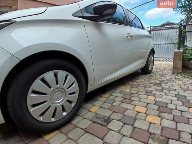 Білий Рено Зое, об'ємом двигуна 0 л та пробігом 170 тис. км за 5500 $, фото 6 на Automoto.ua