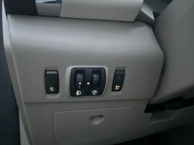 Белый Рено Зое, объемом двигателя 0 л и пробегом 159 тыс. км за 7550 $, фото 11 на Automoto.ua