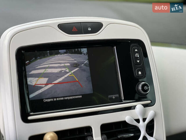 Белый Рено Зое, объемом двигателя 0 л и пробегом 82 тыс. км за 6900 $, фото 21 на Automoto.ua