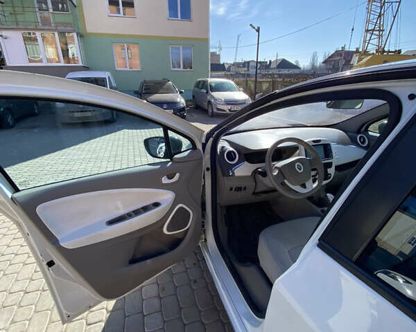 Рено Зое 2015 в Виннице на Automoto.ua Белый Рено Зое, объемом двигателя 0 л и пробегом 240 тыс. км за 4999 $, фото 15 на Automoto.ua