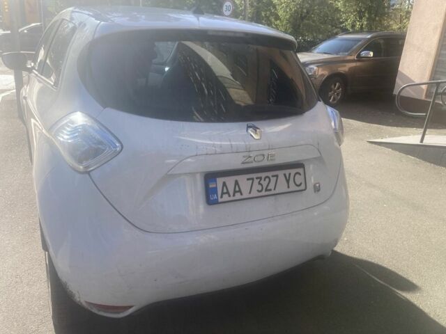 Белый Рено Зое, объемом двигателя 0 л и пробегом 181 тыс. км за 6000 $, фото 1 на Automoto.ua