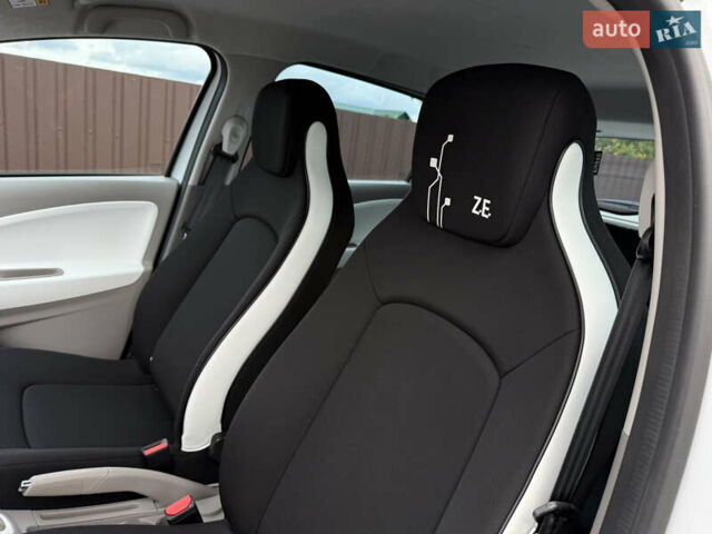 Белый Рено Зое, объемом двигателя 0 л и пробегом 32 тыс. км за 6600 $, фото 13 на Automoto.ua