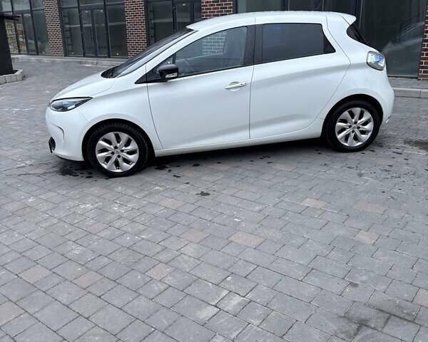 Білий Рено Зое, об'ємом двигуна 0 л та пробігом 124 тис. км за 6900 $, фото 4 на Automoto.ua