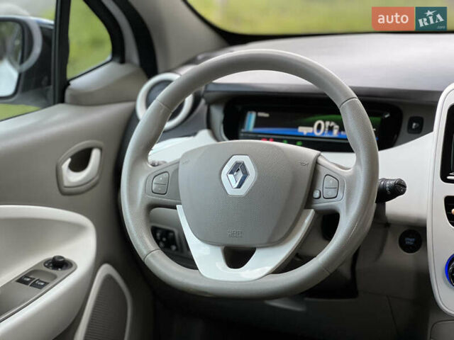 Белый Рено Зое, объемом двигателя 0 л и пробегом 82 тыс. км за 6900 $, фото 24 на Automoto.ua