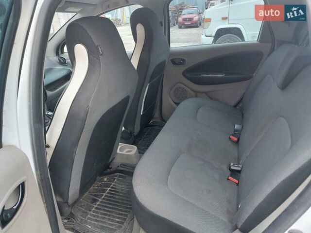 Белый Рено Зое, объемом двигателя 0 л и пробегом 170 тыс. км за 5000 $, фото 12 на Automoto.ua