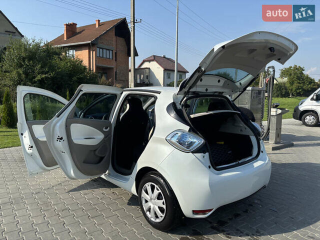 Белый Рено Зое, объемом двигателя 0 л и пробегом 111 тыс. км за 6500 $, фото 10 на Automoto.ua