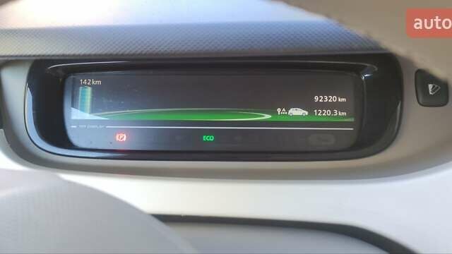 Белый Рено Зое, объемом двигателя 0 л и пробегом 192 тыс. км за 6300 $, фото 6 на Automoto.ua