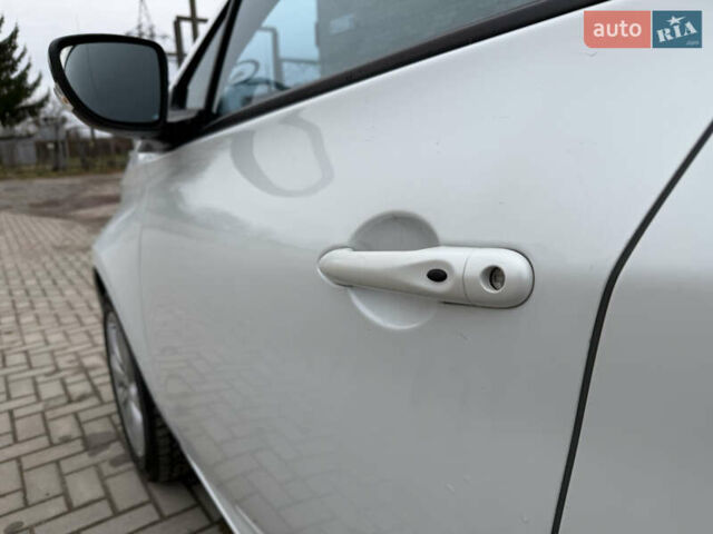 Білий Рено Зое, об'ємом двигуна 0 л та пробігом 154 тис. км за 6350 $, фото 23 на Automoto.ua