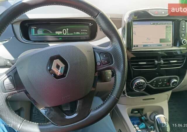 Белый Рено Зое, объемом двигателя 0 л и пробегом 91 тыс. км за 8000 $, фото 13 на Automoto.ua