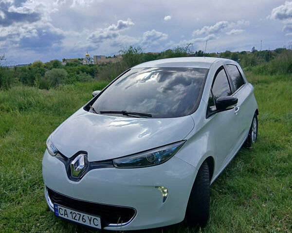 Белый Рено Зое, объемом двигателя 0 л и пробегом 121 тыс. км за 7900 $, фото 7 на Automoto.ua
