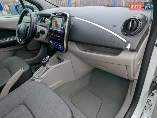 Білий Рено Зое, об'ємом двигуна 0 л та пробігом 85 тис. км за 6995 $, фото 26 на Automoto.ua