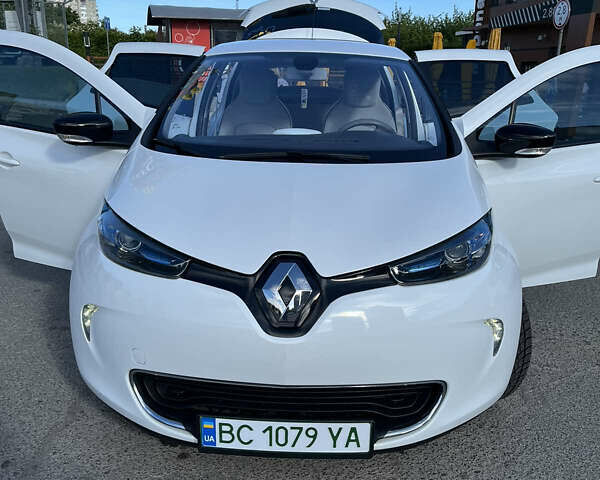 Белый Рено Зое, объемом двигателя 0 л и пробегом 61 тыс. км за 7900 $, фото 16 на Automoto.ua