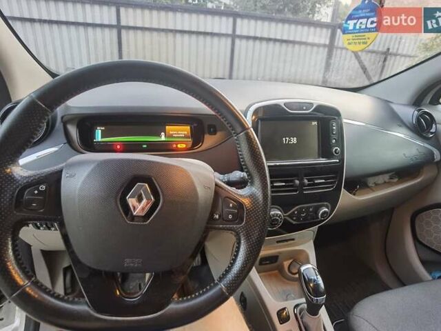 Білий Рено Зое, об'ємом двигуна 0 л та пробігом 131 тис. км за 6300 $, фото 13 на Automoto.ua