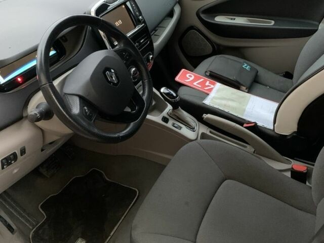 Білий Рено Зое, об'ємом двигуна 0 л та пробігом 68 тис. км за 5800 $, фото 18 на Automoto.ua