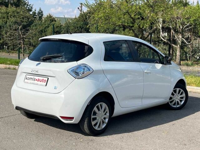 Белый Рено Зое, объемом двигателя 0 л и пробегом 97 тыс. км за 5999 $, фото 6 на Automoto.ua