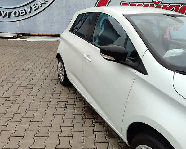 Белый Рено Зое, объемом двигателя 0 л и пробегом 98 тыс. км за 6200 $, фото 12 на Automoto.ua