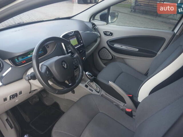 Белый Рено Зое, объемом двигателя 0 л и пробегом 86 тыс. км за 7200 $, фото 26 на Automoto.ua