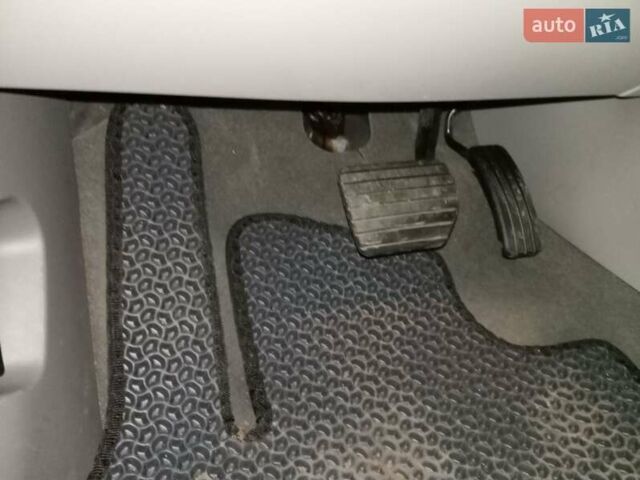 Белый Рено Зое, объемом двигателя 0 л и пробегом 115 тыс. км за 6950 $, фото 7 на Automoto.ua