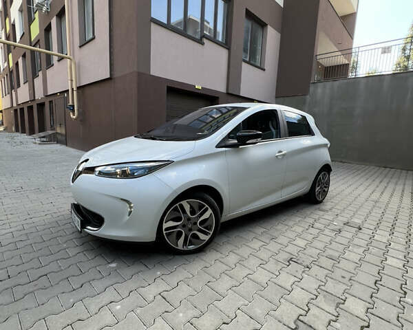 Белый Рено Зое, объемом двигателя 0 л и пробегом 79 тыс. км за 7399 $, фото 2 на Automoto.ua