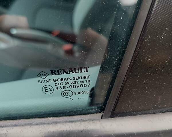 Білий Рено Зое, об'ємом двигуна 0 л та пробігом 130 тис. км за 6100 $, фото 15 на Automoto.ua