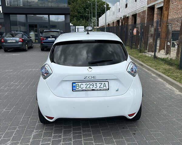 Белый Рено Зое, объемом двигателя 0 л и пробегом 89 тыс. км за 8200 $, фото 4 на Automoto.ua