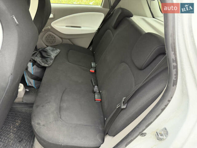 Білий Рено Зое, об'ємом двигуна 0 л та пробігом 80 тис. км за 5800 $, фото 15 на Automoto.ua