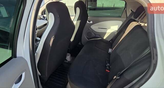 Білий Рено Зое, об'ємом двигуна 0 л та пробігом 192 тис. км за 5700 $, фото 28 на Automoto.ua