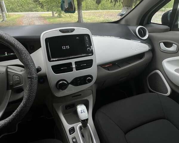 Белый Рено Зое, объемом двигателя 0 л и пробегом 108 тыс. км за 7400 $, фото 10 на Automoto.ua