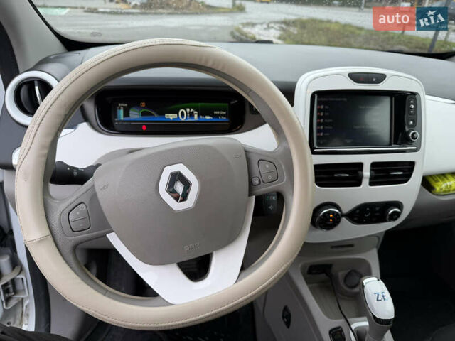 Білий Рено Зое, об'ємом двигуна 0 л та пробігом 80 тис. км за 5800 $, фото 10 на Automoto.ua