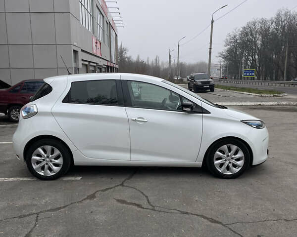 Белый Рено Зое, объемом двигателя 0 л и пробегом 115 тыс. км за 7100 $, фото 3 на Automoto.ua
