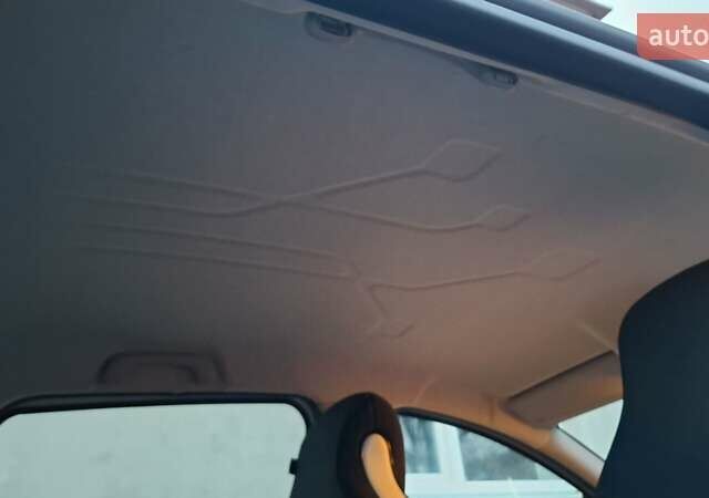 Белый Рено Зое, объемом двигателя 0 л и пробегом 61 тыс. км за 6600 $, фото 19 на Automoto.ua