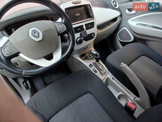 Белый Рено Зое, объемом двигателя 0 л и пробегом 200 тыс. км за 5350 $, фото 12 на Automoto.ua