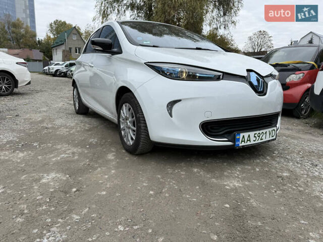 Белый Рено Зое, объемом двигателя 0 л и пробегом 62 тыс. км за 8300 $, фото 2 на Automoto.ua