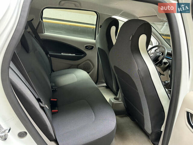 Білий Рено Зое, об'ємом двигуна 0 л та пробігом 134 тис. км за 6399 $, фото 10 на Automoto.ua