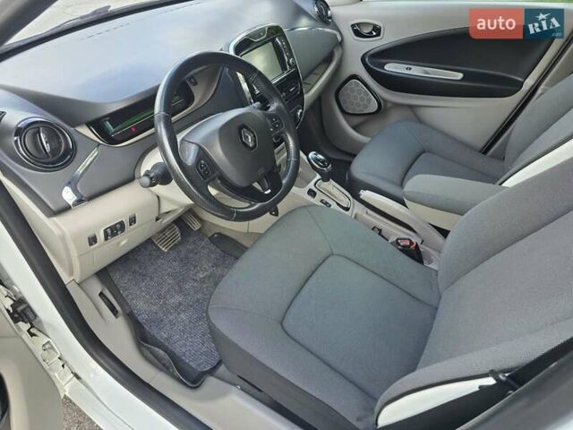 Белый Рено Зое, объемом двигателя 0 л и пробегом 107 тыс. км за 6900 $, фото 11 на Automoto.ua